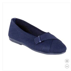 NIB Gloria Vanderbilt Ladies' Flat